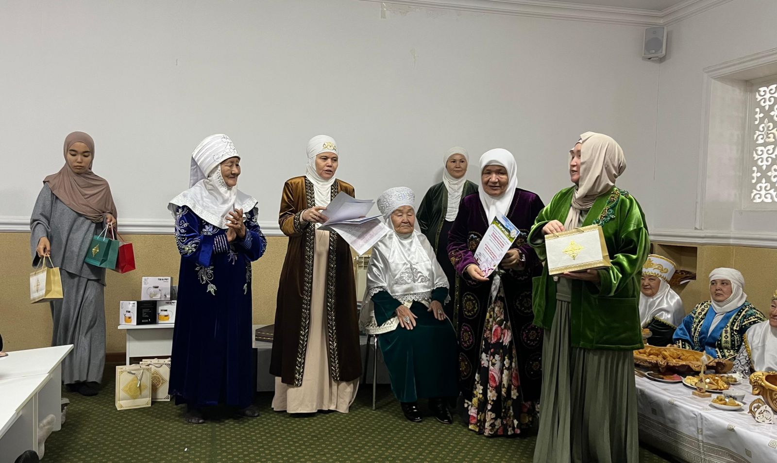 Three Dicks at Once онлайн режимінде қараңыз